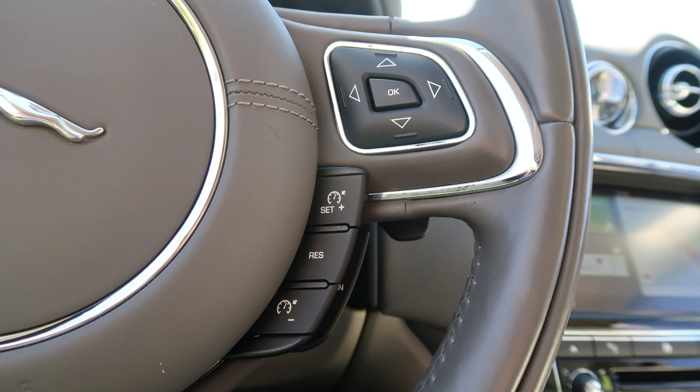 Used 2017 Jaguar XJ R-Sport RWD image 41