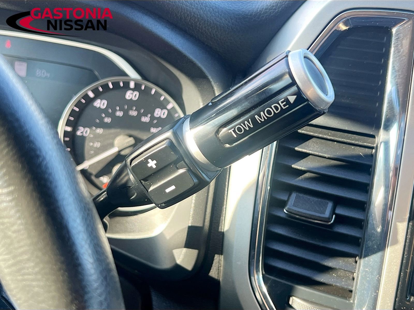 Used 2021 Nissan Titan SV w/ SV Convenience Package image 22