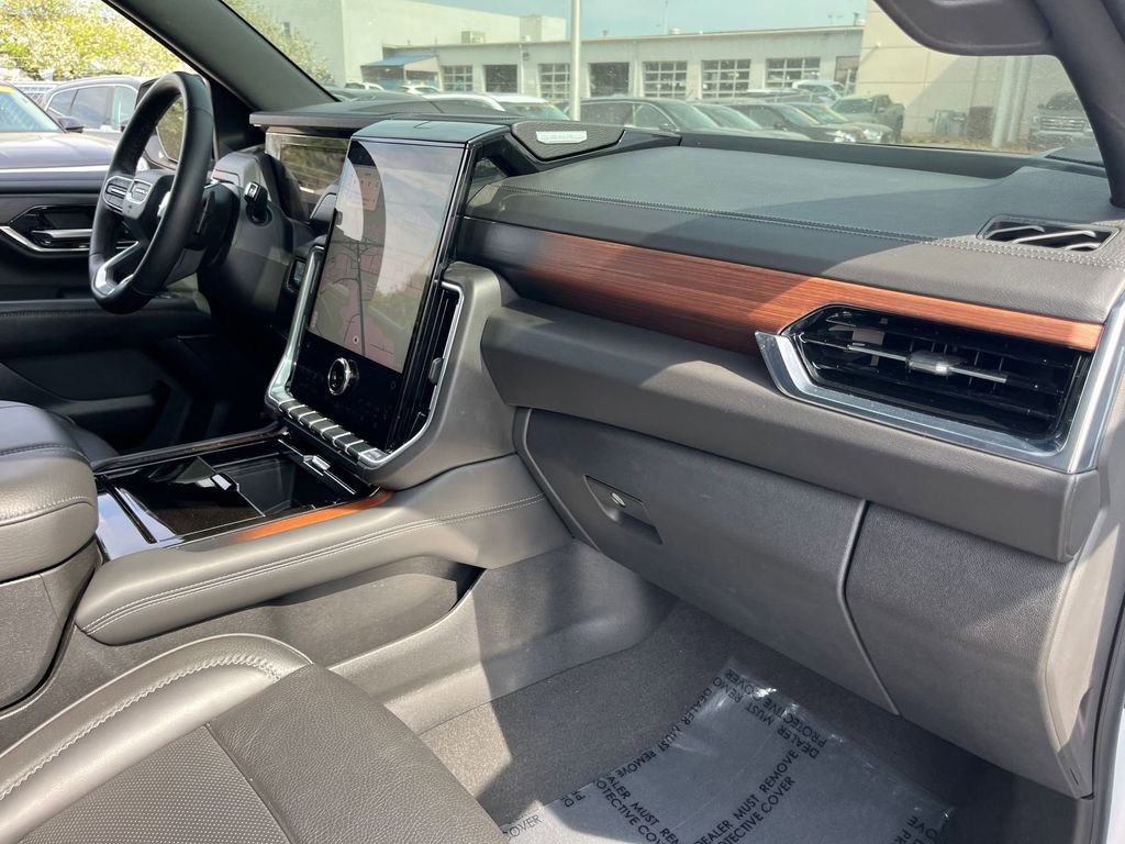 Used 2025 GMC Yukon XL Denali image 35