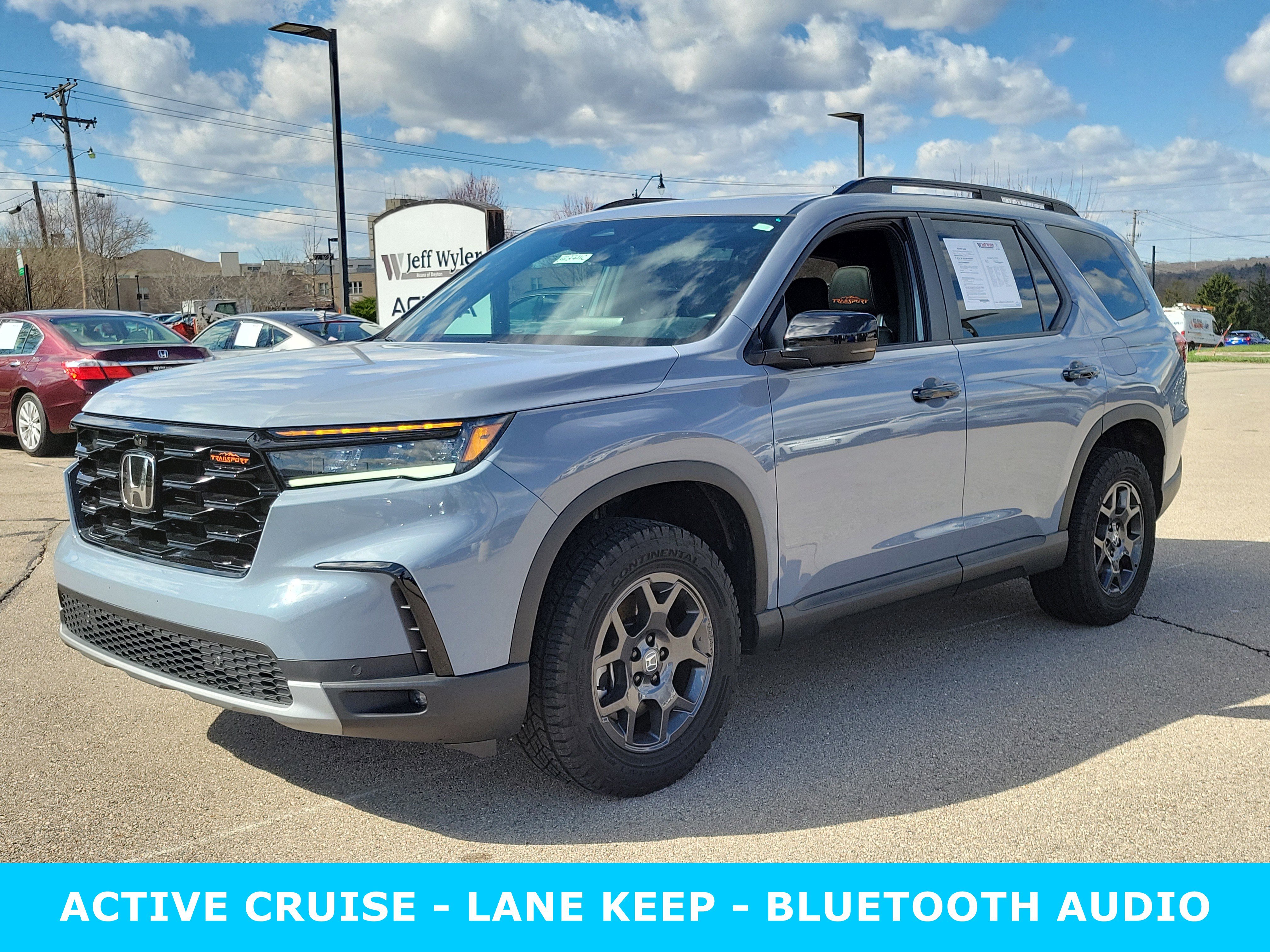 Used 2025 Honda Pilot TrailSport image 2