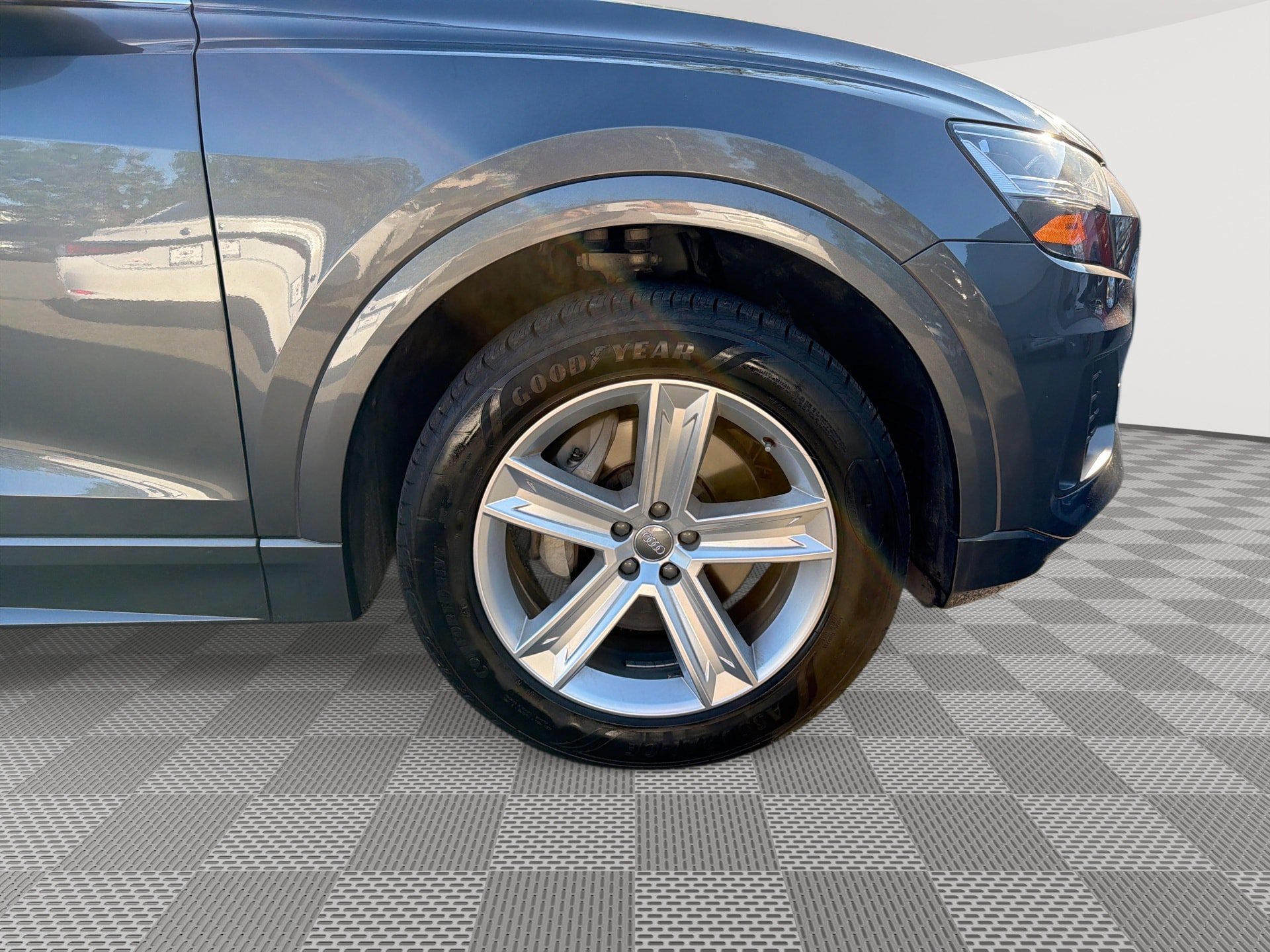 Used 2019 Audi Q8 Premium w/ Convenience Package AWD/4WD image 31