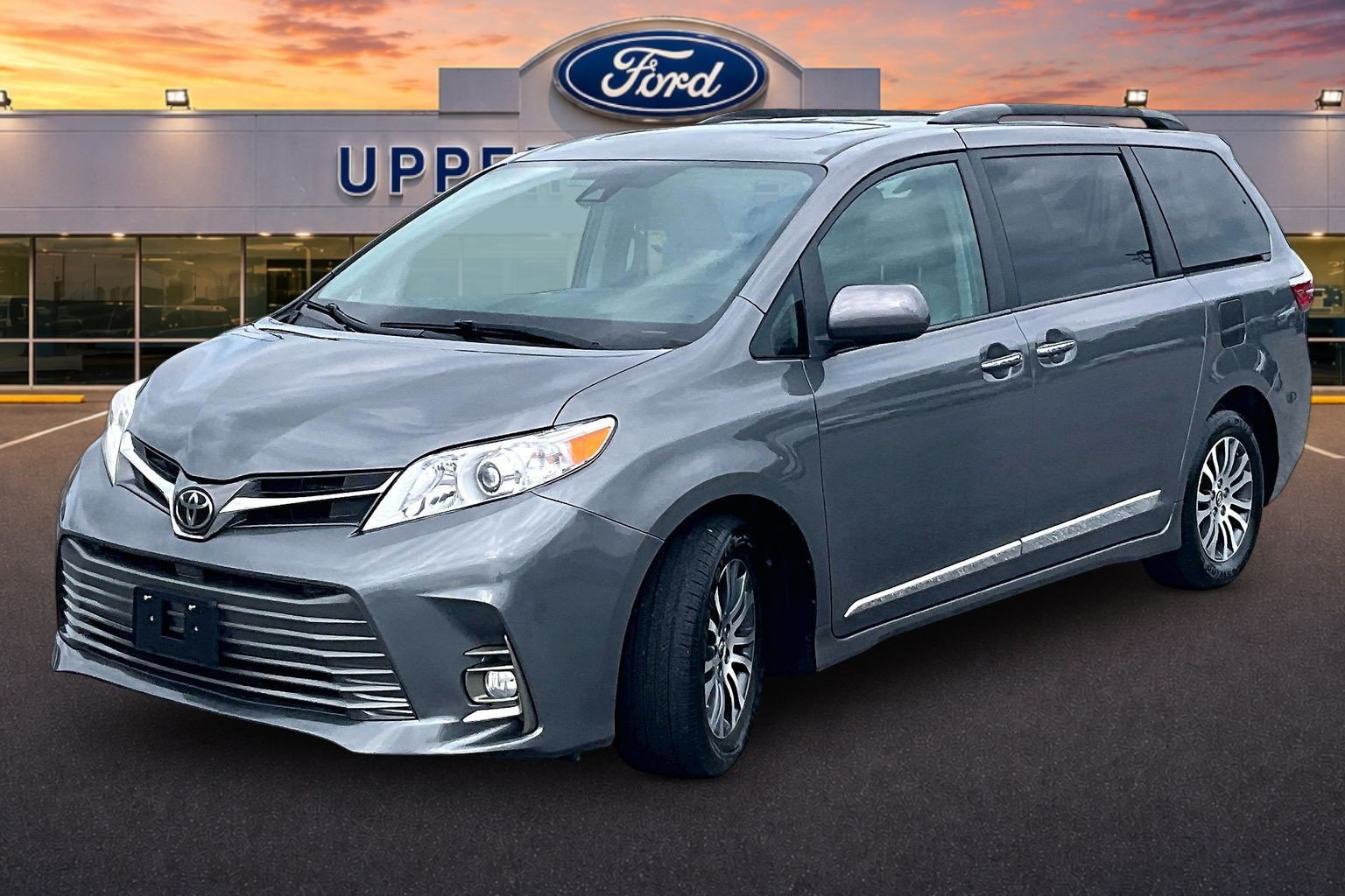 Used 2018 Toyota Sienna XLE w/ XLE Navigation Package FWD image 10