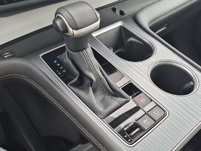 Used 2025 Toyota Sienna XLE FWD image 26