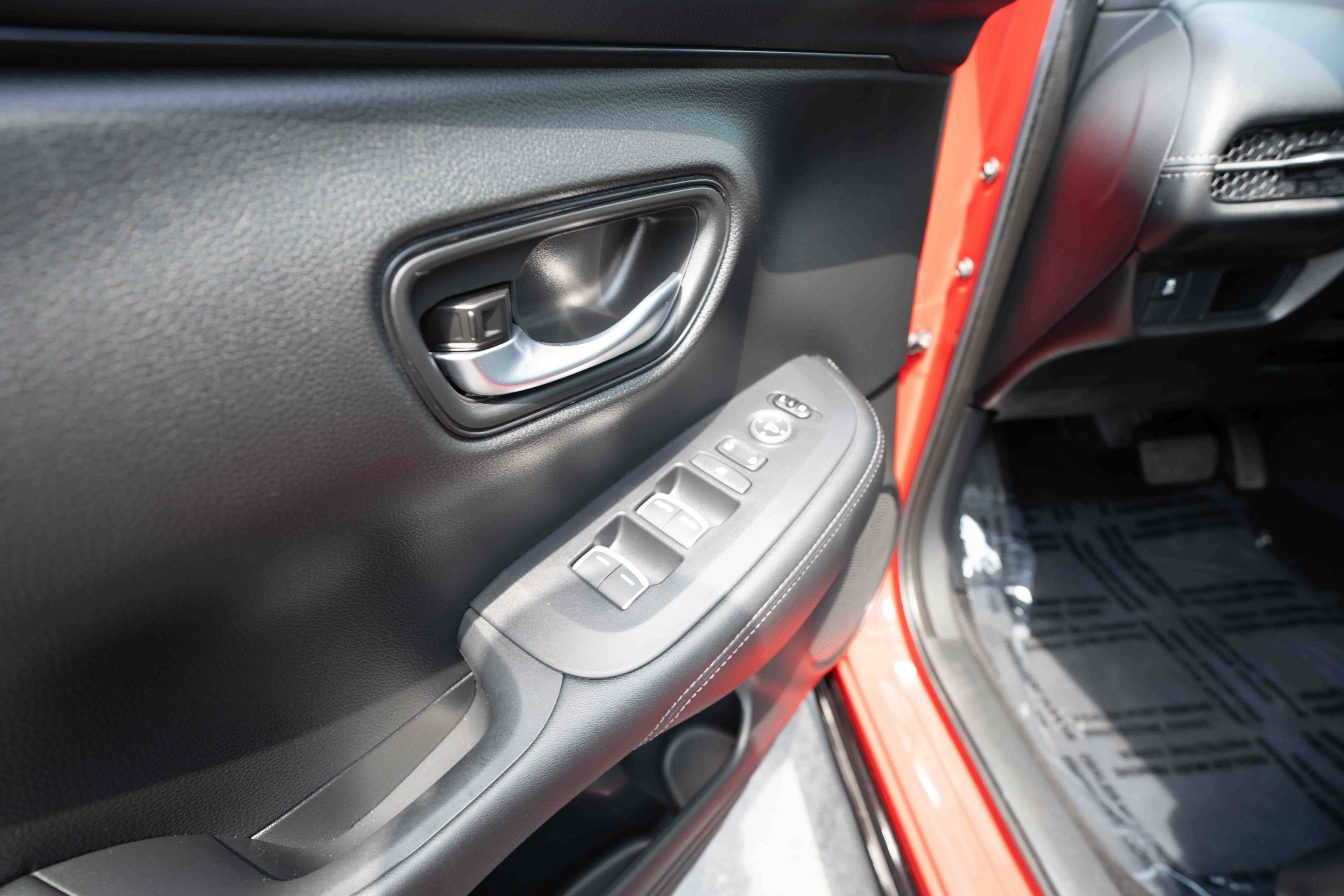 Certified 2025 Honda HR-V EX-L image 7