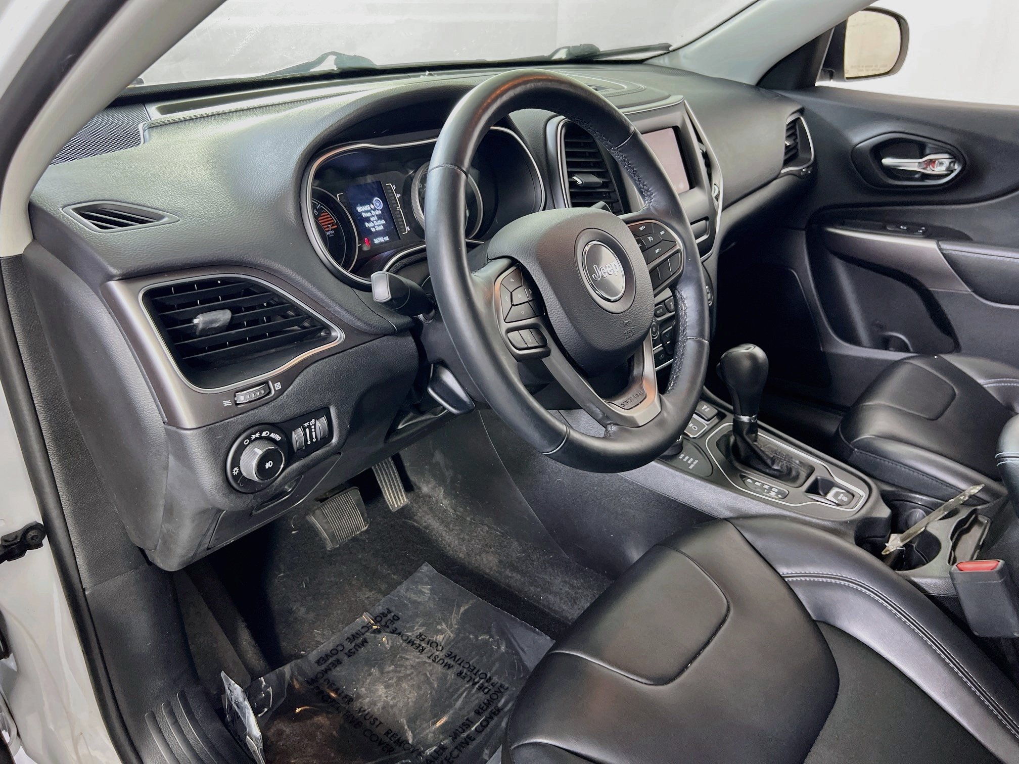 Used 2019 Jeep Cherokee Latitude Plus w/ Cold Weather Group AWD/4WD image 9