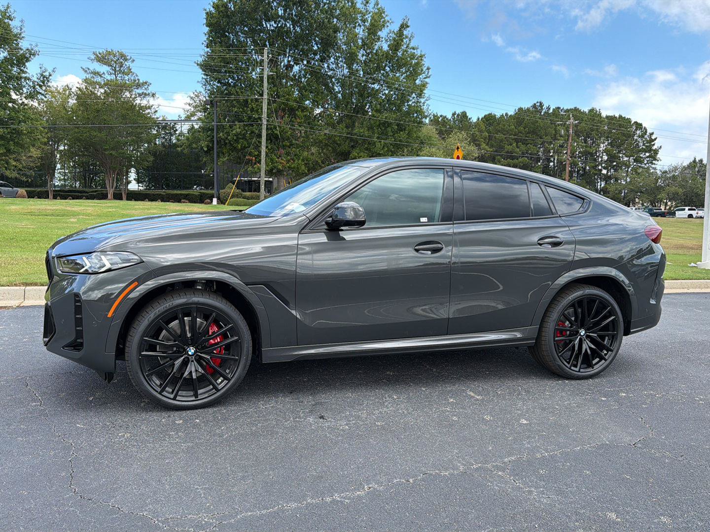New 2027 BMW X6 xDrive40i w/ Executive Package AWD/4WD image 3