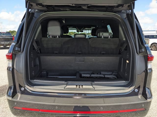 Used 2023 Lincoln Navigator 4WD image 12