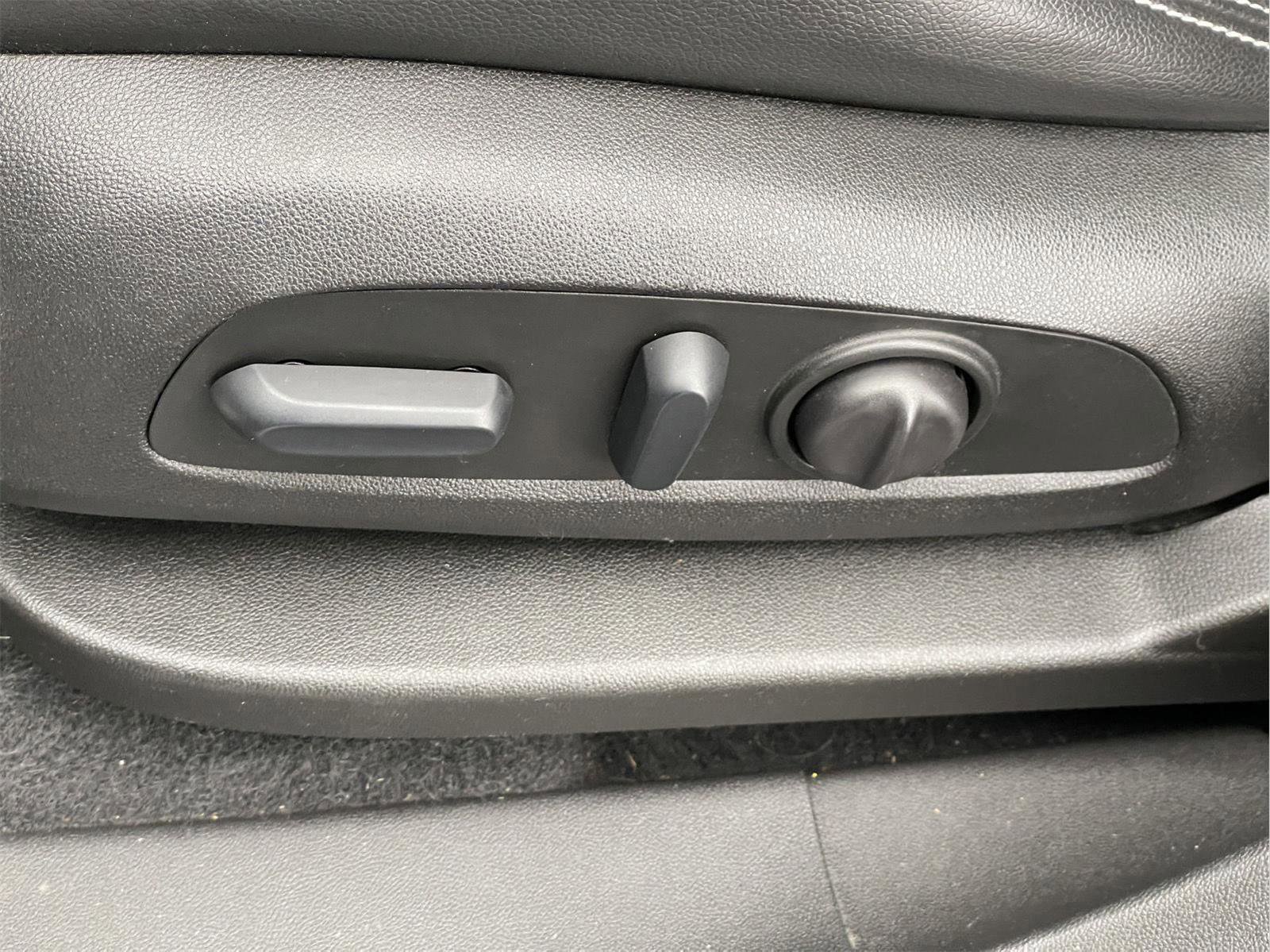 Used 2022 GMC Terrain SLT image 24