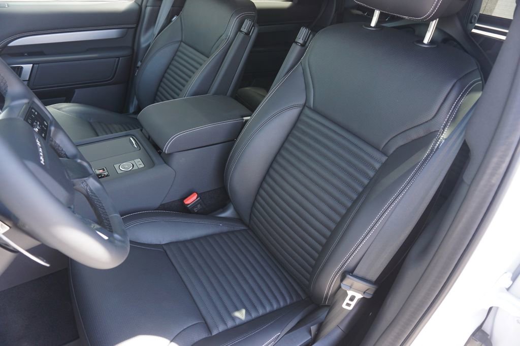 New 2025 Land Rover Discovery Dynamic SE image 20