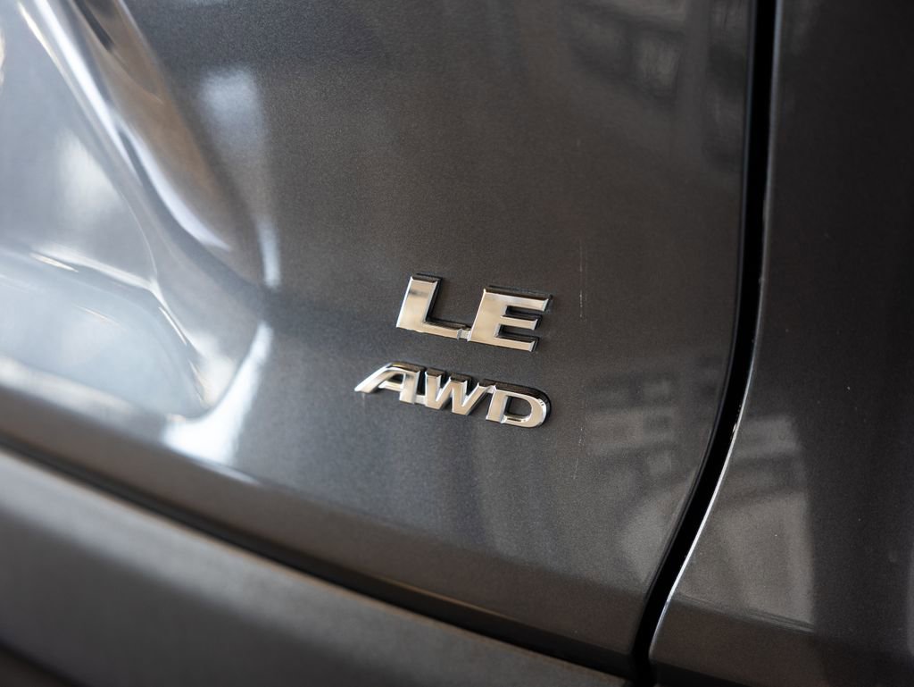 Used 2024 Toyota RAV4 LE AWD/4WD image 9