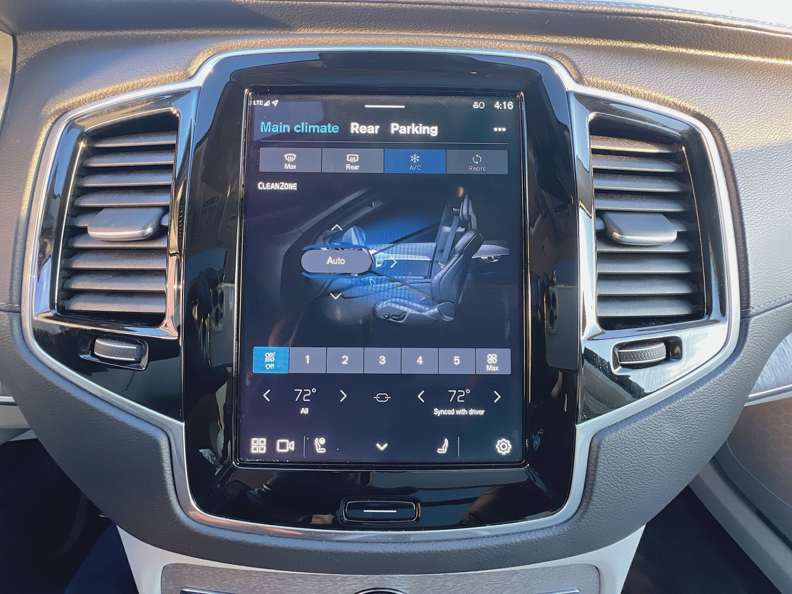 Certified 2024 Volvo XC90 B6 Ultimate w/ Protection Package Premier image 21