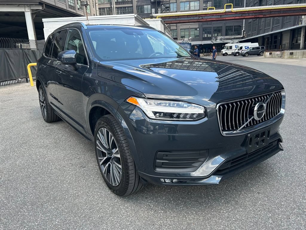 Certified 2022 Volvo XC90 T6 Momentum w/ Climate Package AWD/4WD image 2