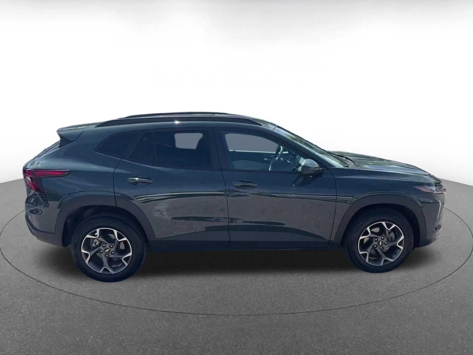 Used 2025 Chevrolet Trax LT FWD image 16