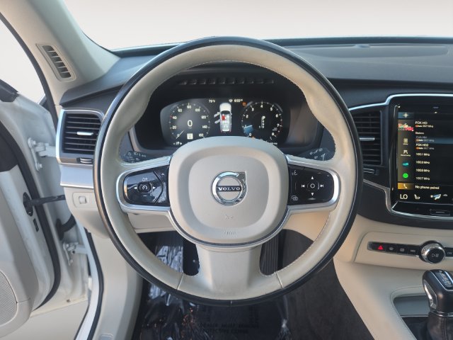 Used 2022 Volvo XC90 T5 Momentum AWD/4WD image 12