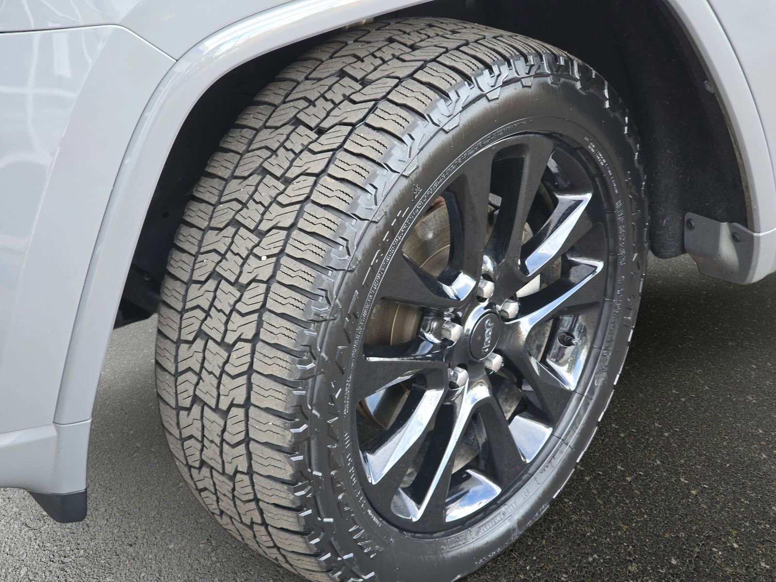 Used 2019 Jeep Grand Cherokee Altitude AWD/4WD image 35