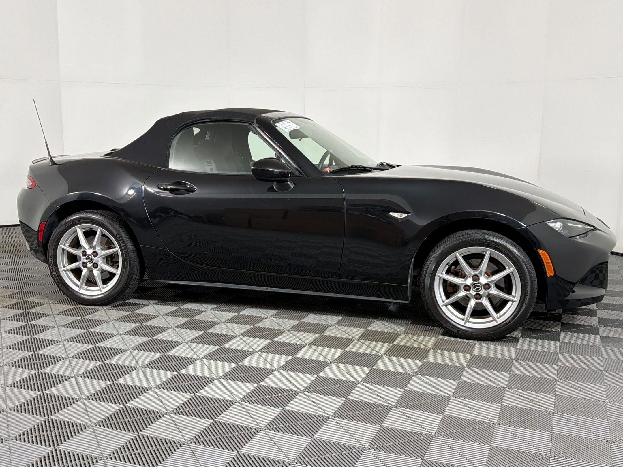 Used 2017 MAZDA MX-5 Miata Sport RWD image 8