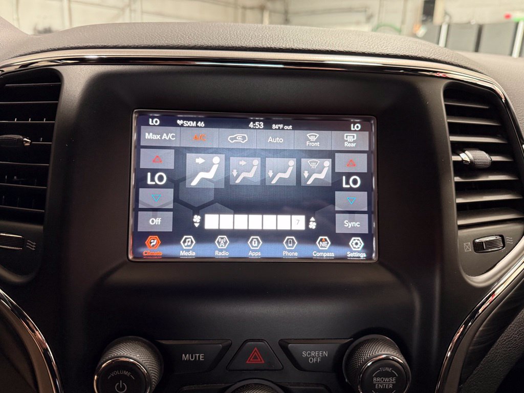 Certified 2020 Jeep Grand Cherokee Laredo AWD/4WD image 11