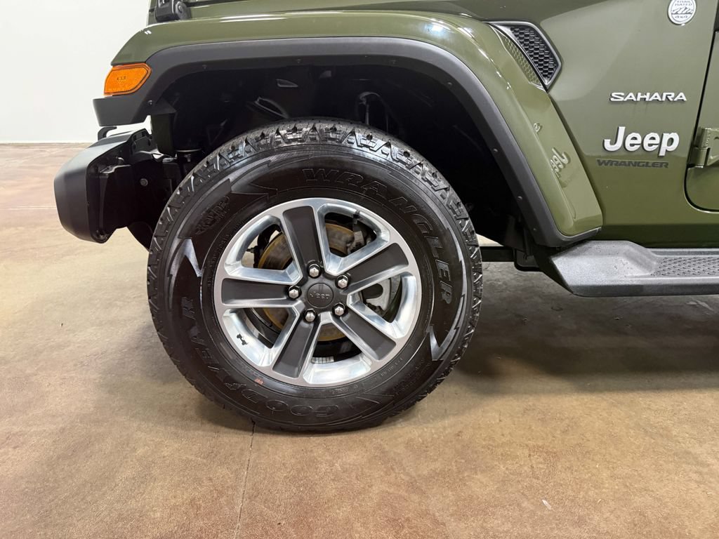 Used 2023 Jeep Wrangler Unlimited Sahara w/ Dual Top Group AWD/4WD image 82
