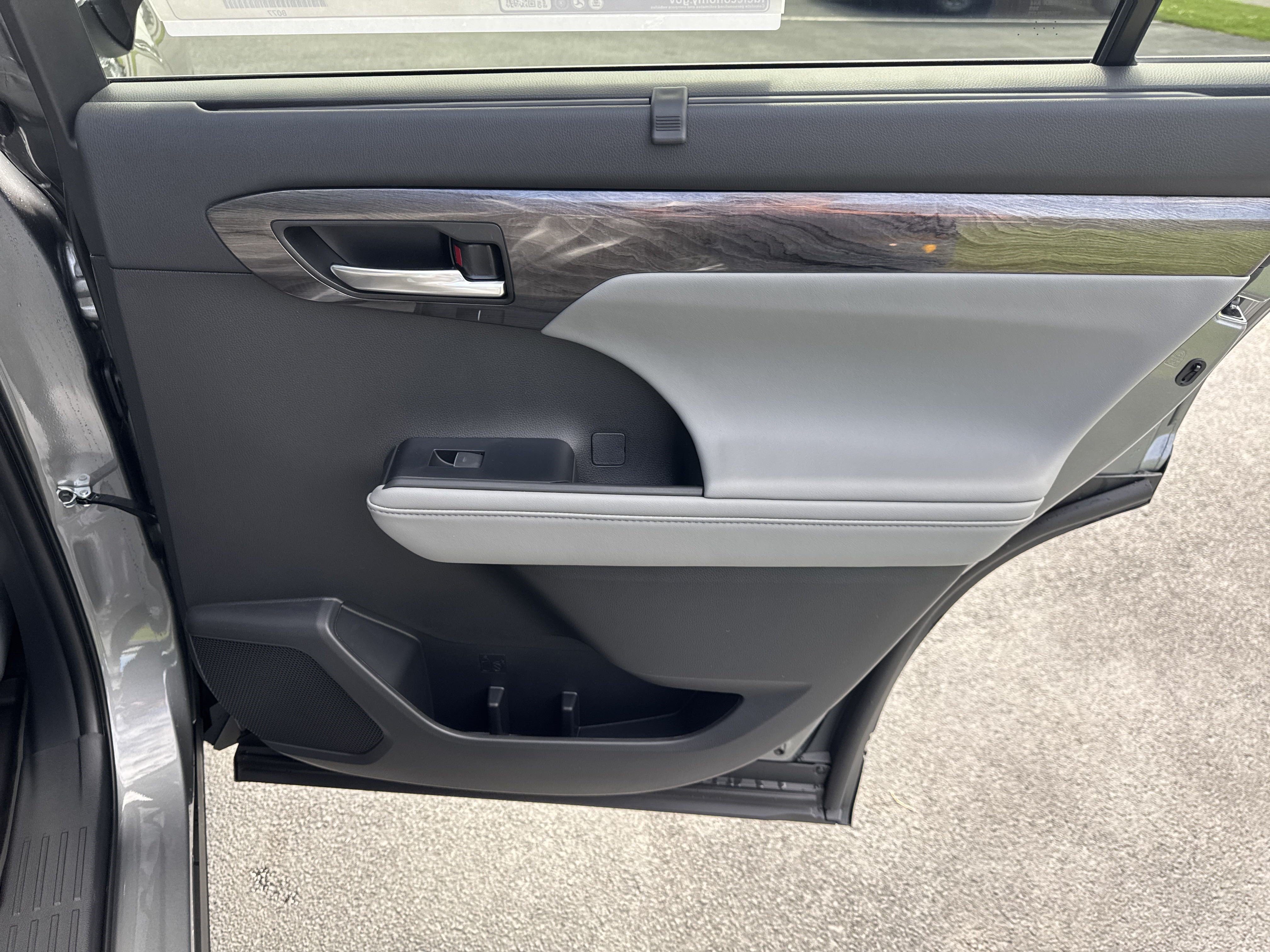 New 2025 Toyota Highlander Platinum AWD/4WD image 34
