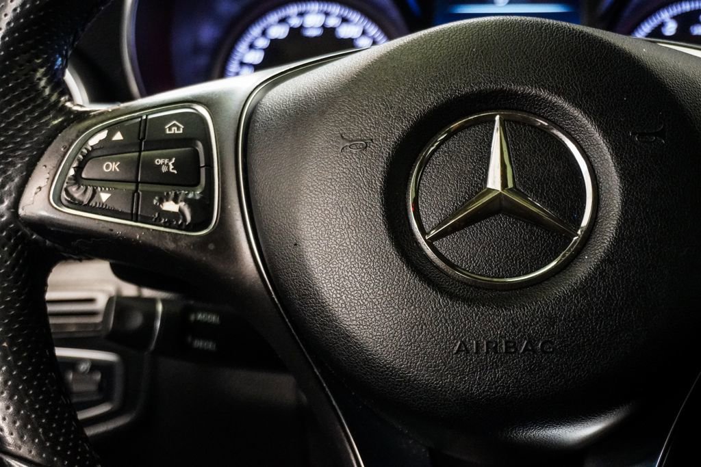 Used 2018 Mercedes-Benz GLC 300 4MATIC w/ Premium Package image 15