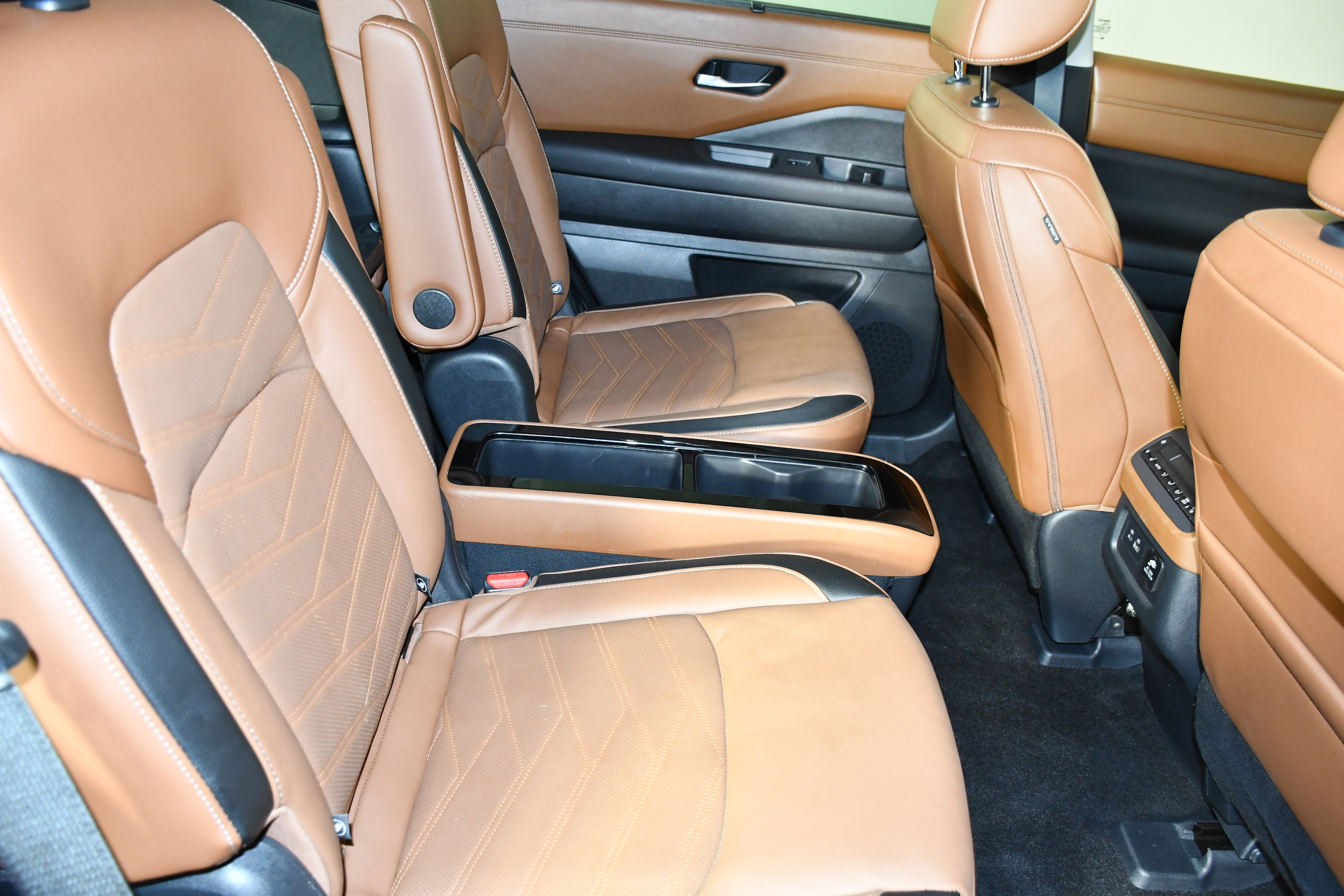 Used 2023 Nissan Pathfinder Platinum image 48