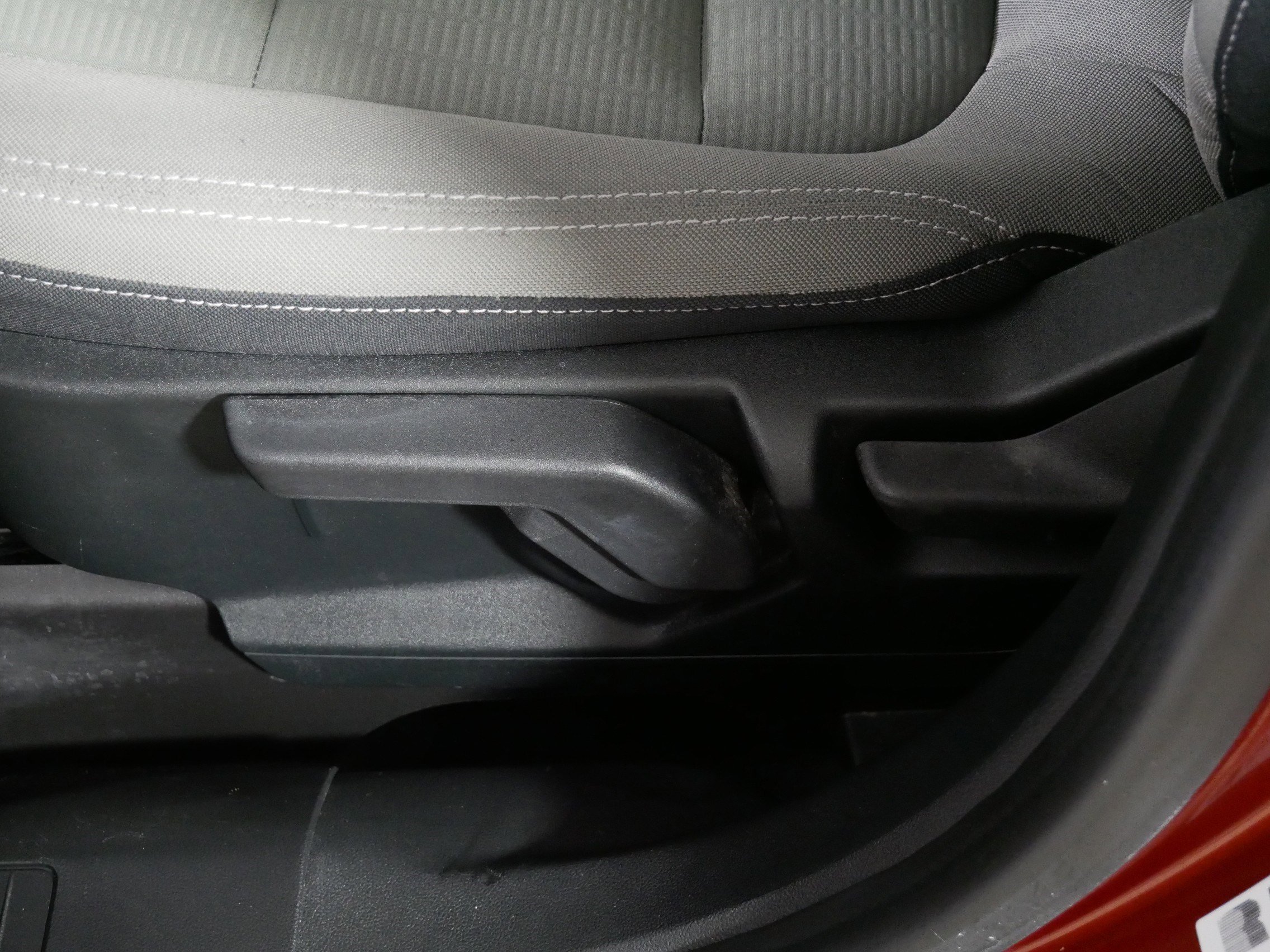 Used 2020 Ford Escape S image 20