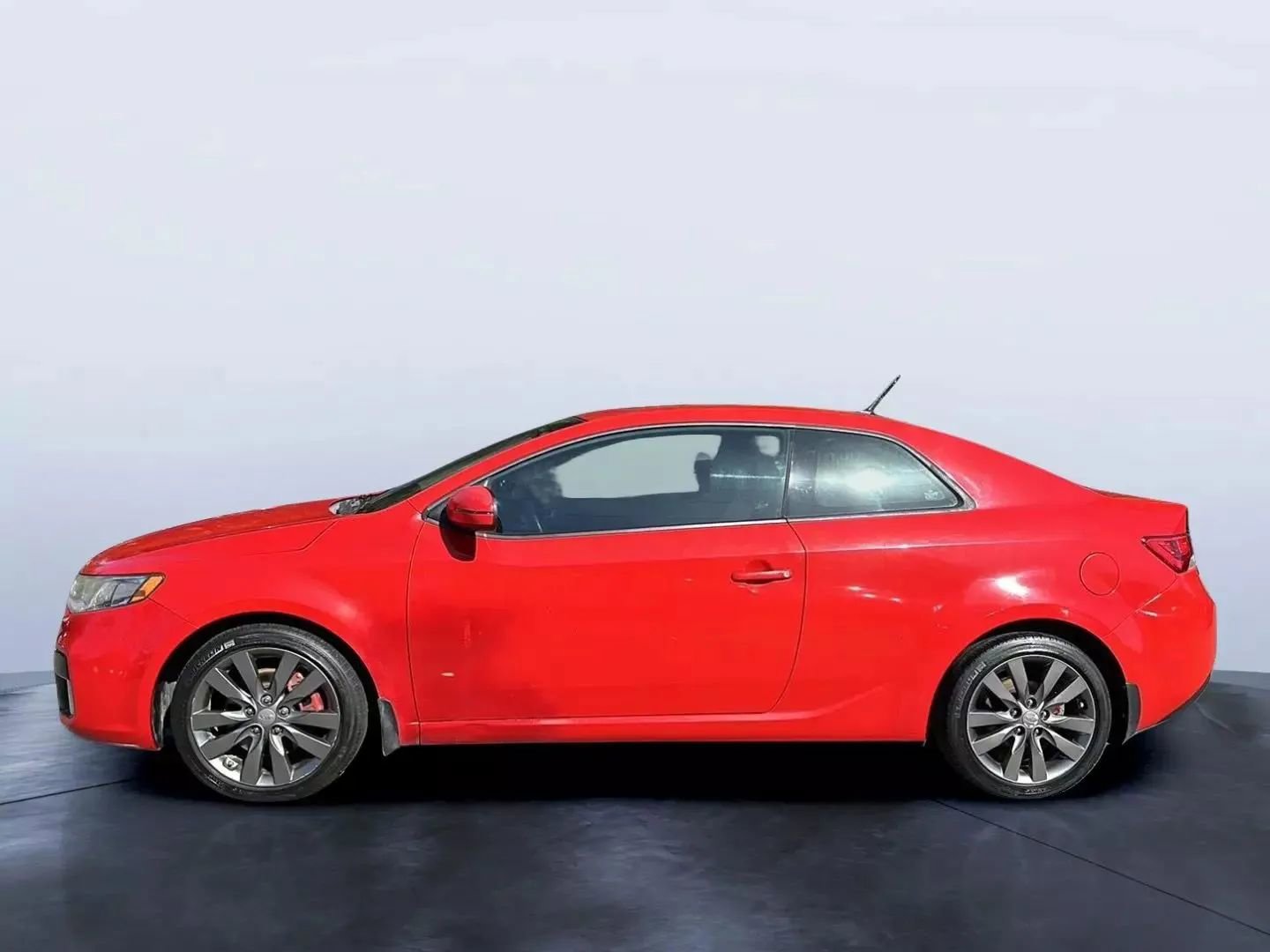 Used 2011 Kia Forte Koup SX FWD image 2