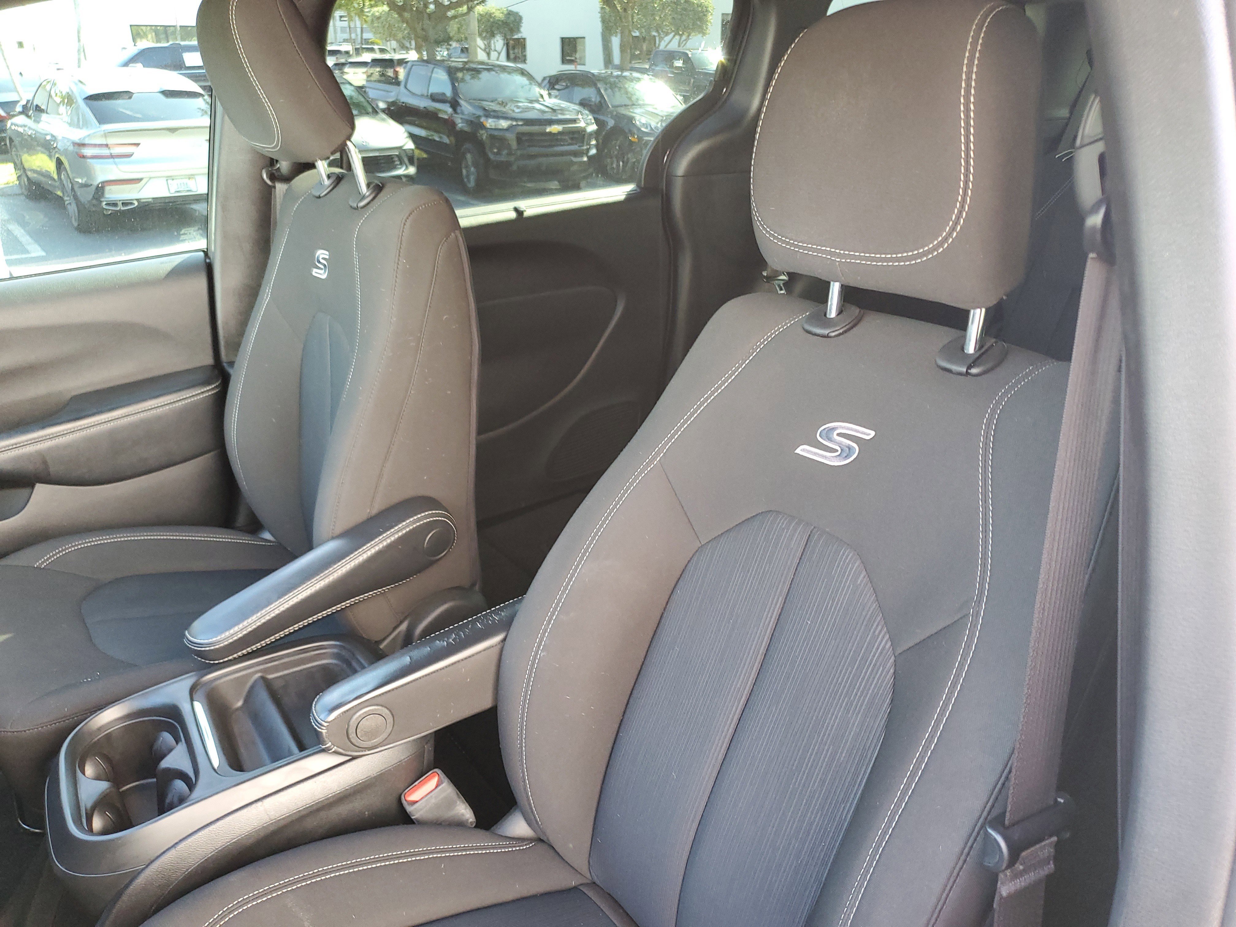 Used 2020 Chrysler Pacifica Touring w/ S Appearance Package image 18