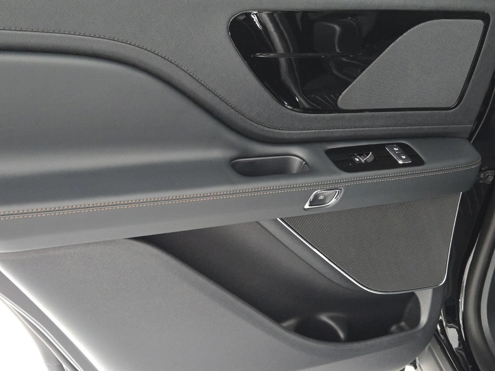 New 2026 Lincoln Aviator AWD image 23