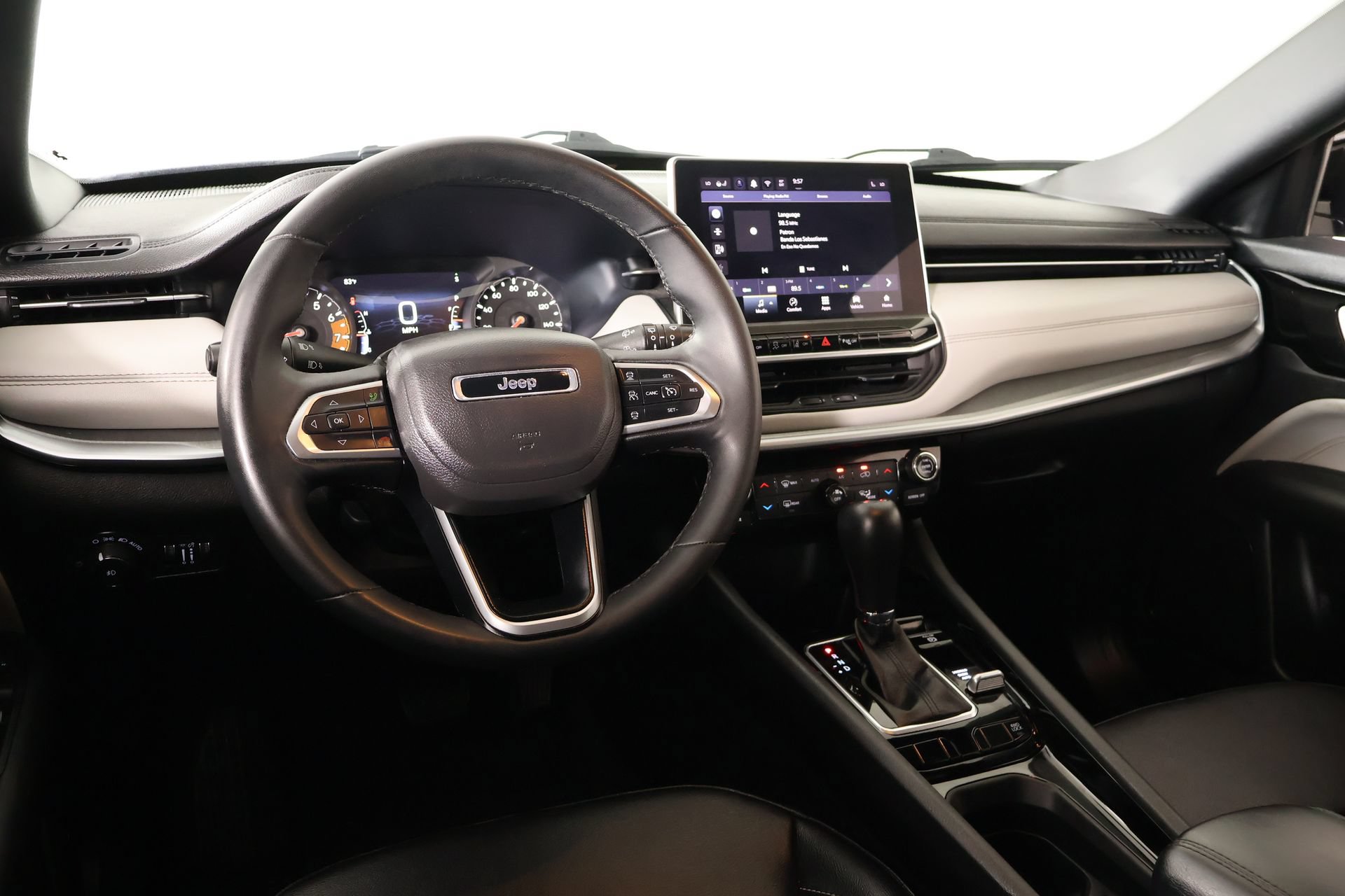 Used 2025 Jeep Compass Limited AWD/4WD image 2