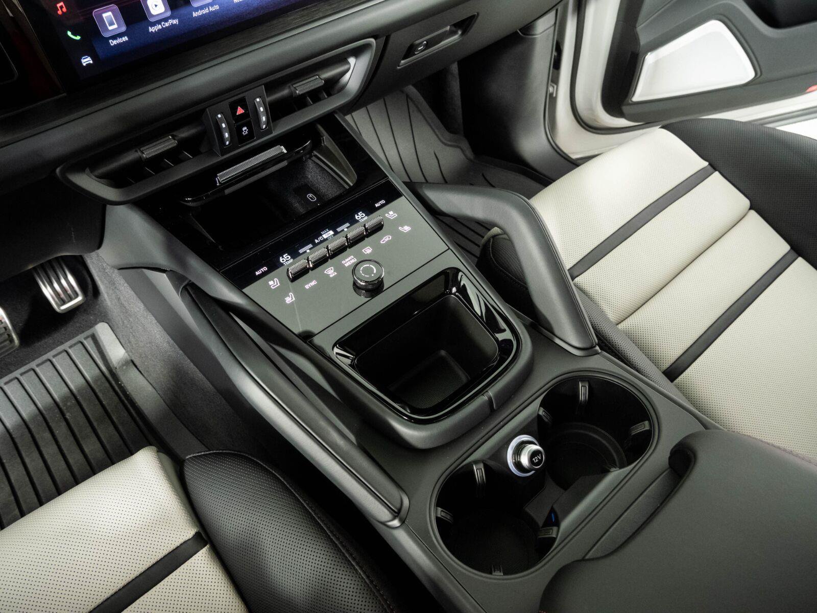Certified 2026 Porsche Cayenne GTS AWD/4WD image 18