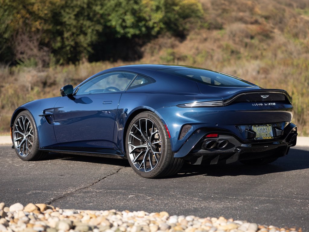 Used 2025 Aston Martin V8 Vantage Coupe RWD image 4