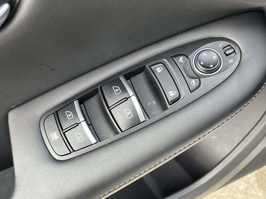 Used 2024 INFINITI QX50 Sport image 18