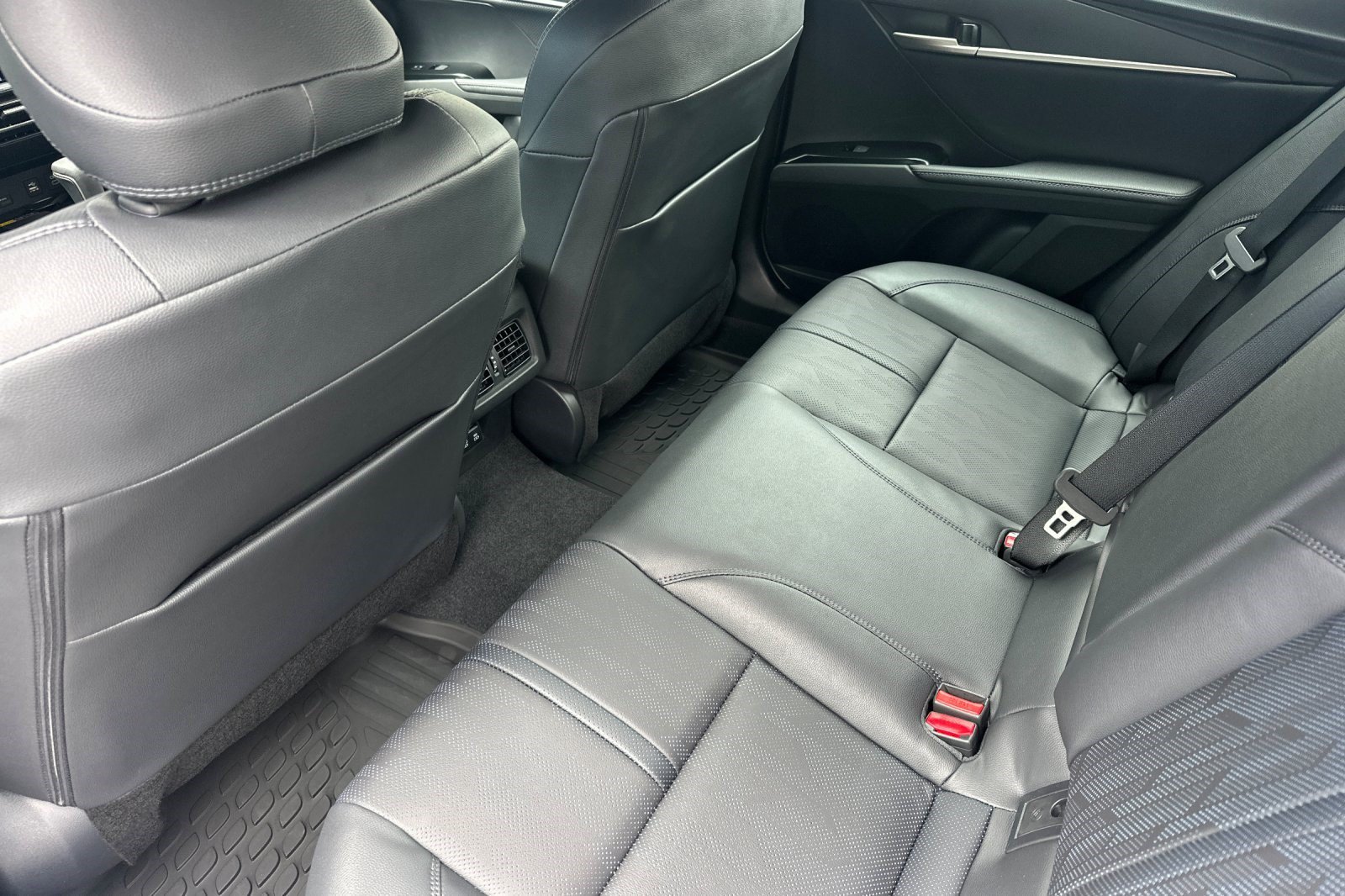 Used 2026 Toyota Camry XSE FWD image 15