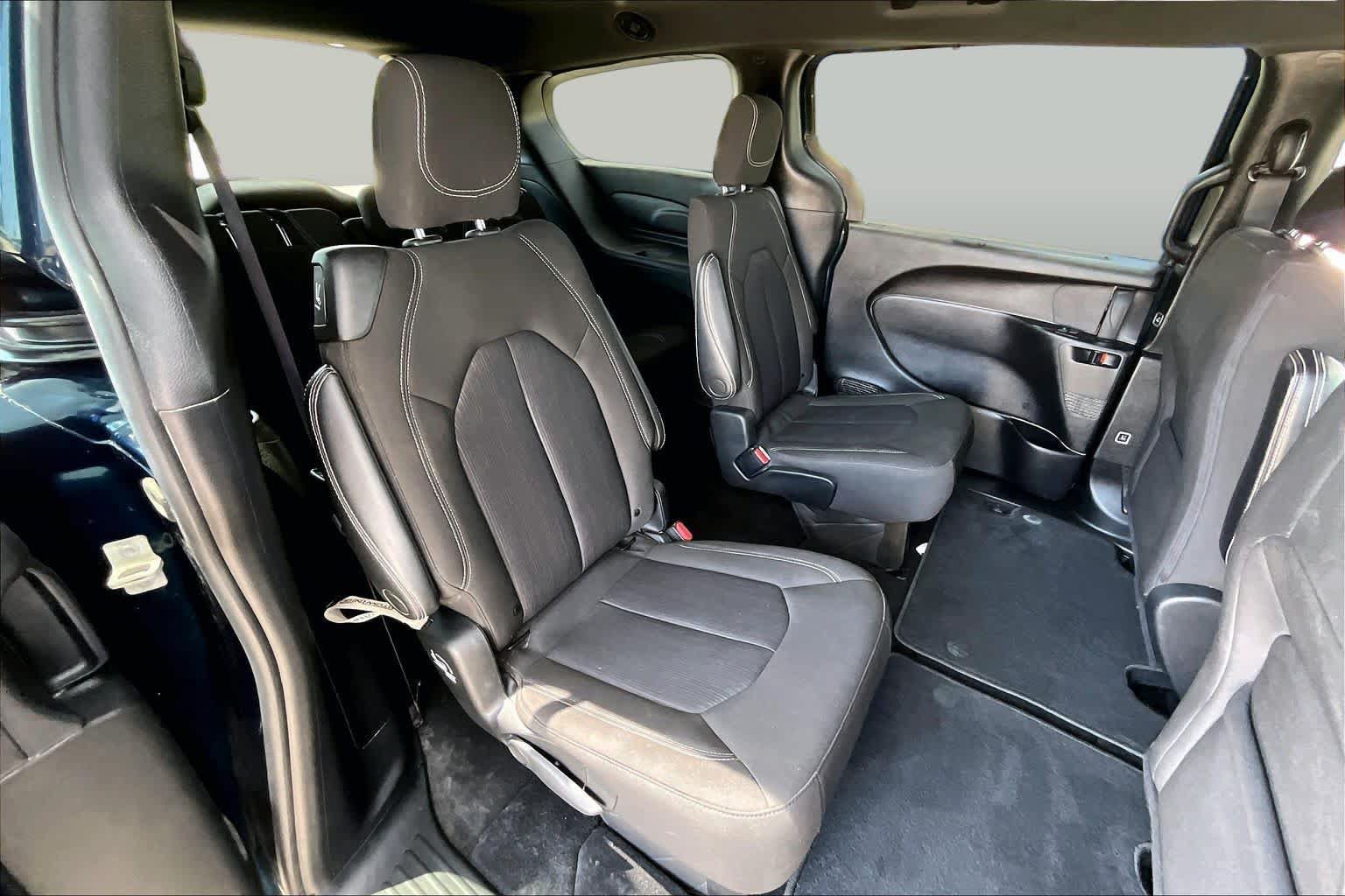 Used 2021 Chrysler Pacifica Touring w/ S Appearance Package FWD image 19