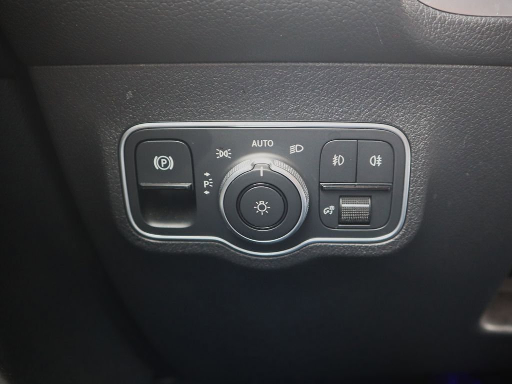 Certified 2025 Mercedes-Benz GLB 250 image 23
