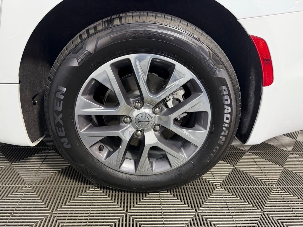 Used 2023 Chrysler Pacifica Pinnacle image 12