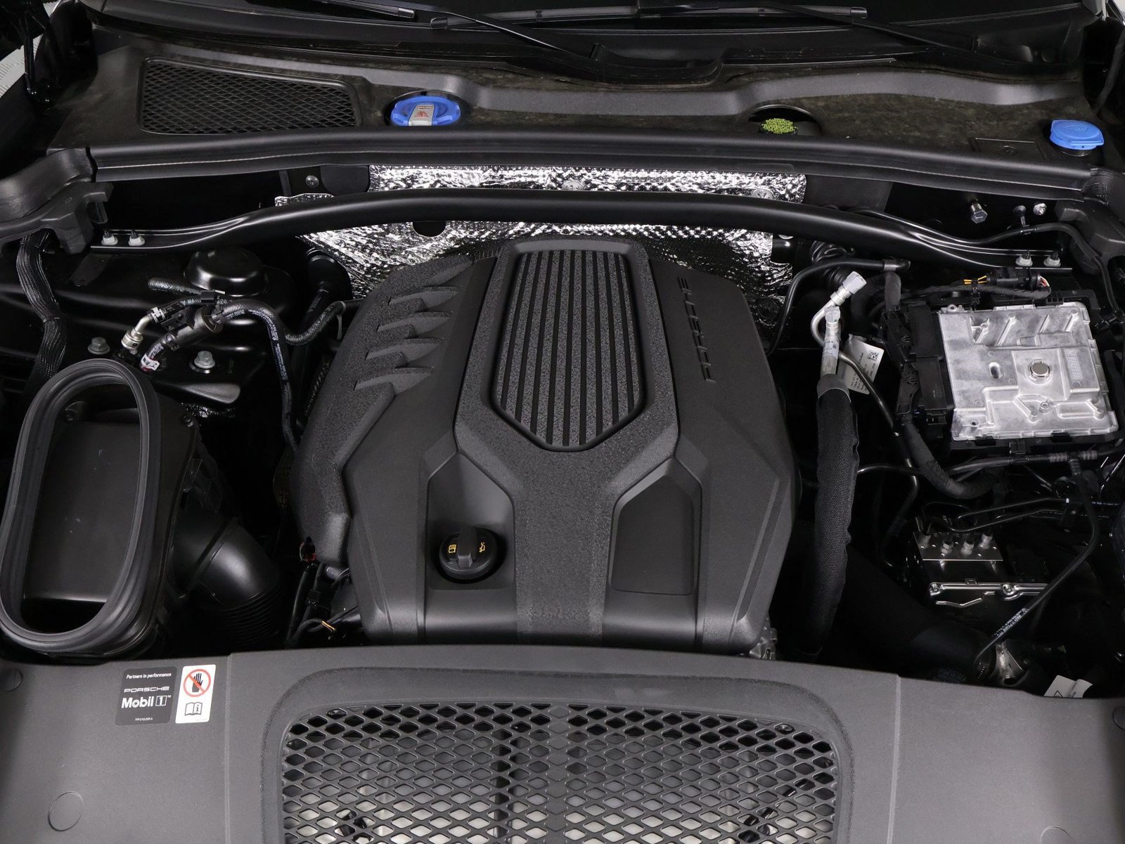 New 2026 Porsche Macan AWD/4WD image 20