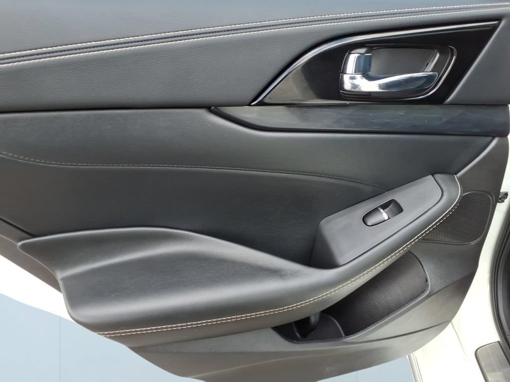 Used 2023 Nissan Maxima Platinum w/ Sport Mat Group FWD image 10