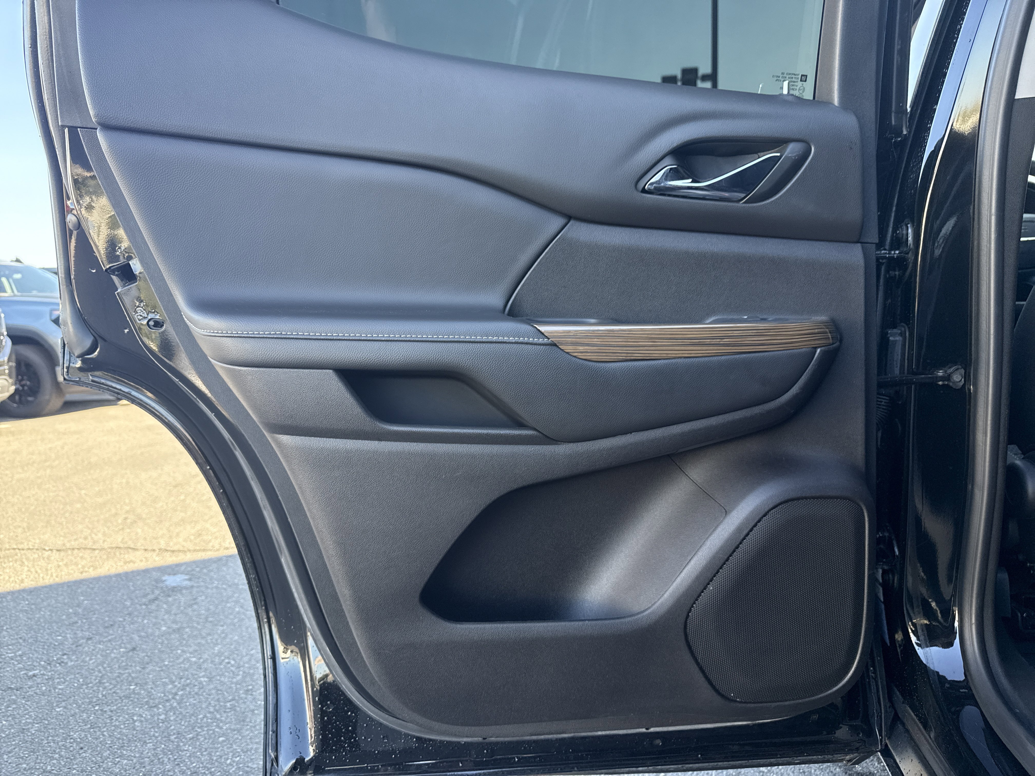 Used 2023 GMC Acadia SLE image 20