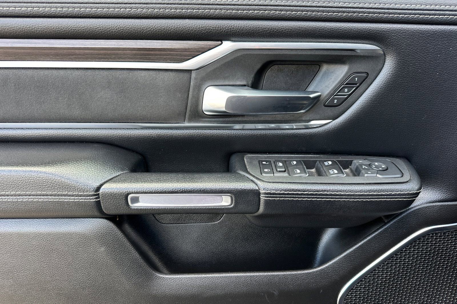 Used 2025 RAM 1500 Laramie image 11