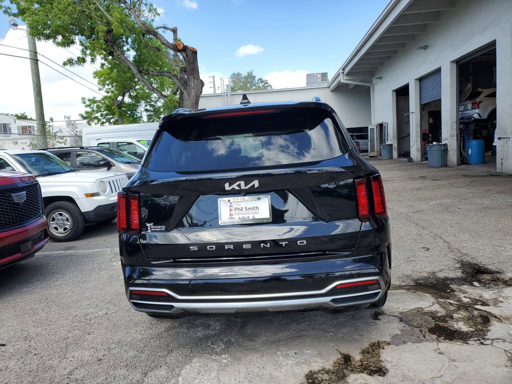 Certified 2022 Kia Sorento EX w/ Panoramic Sunroof Package image 5
