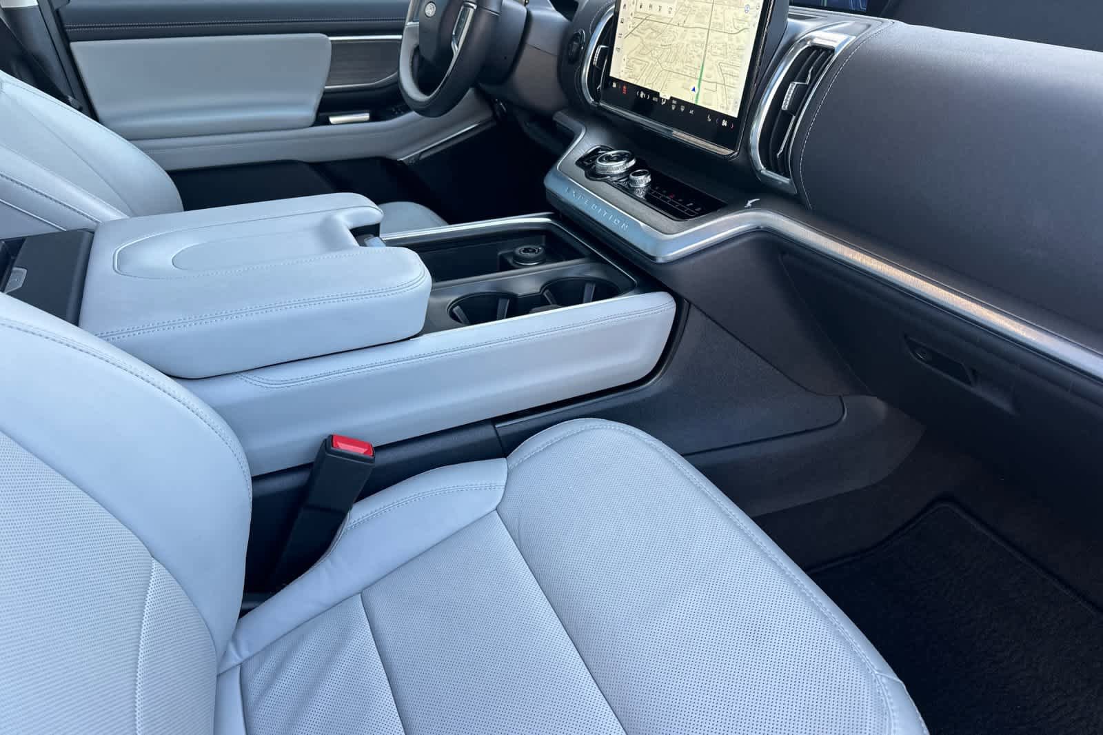 Certified 2025 Ford Expedition Platinum image 17