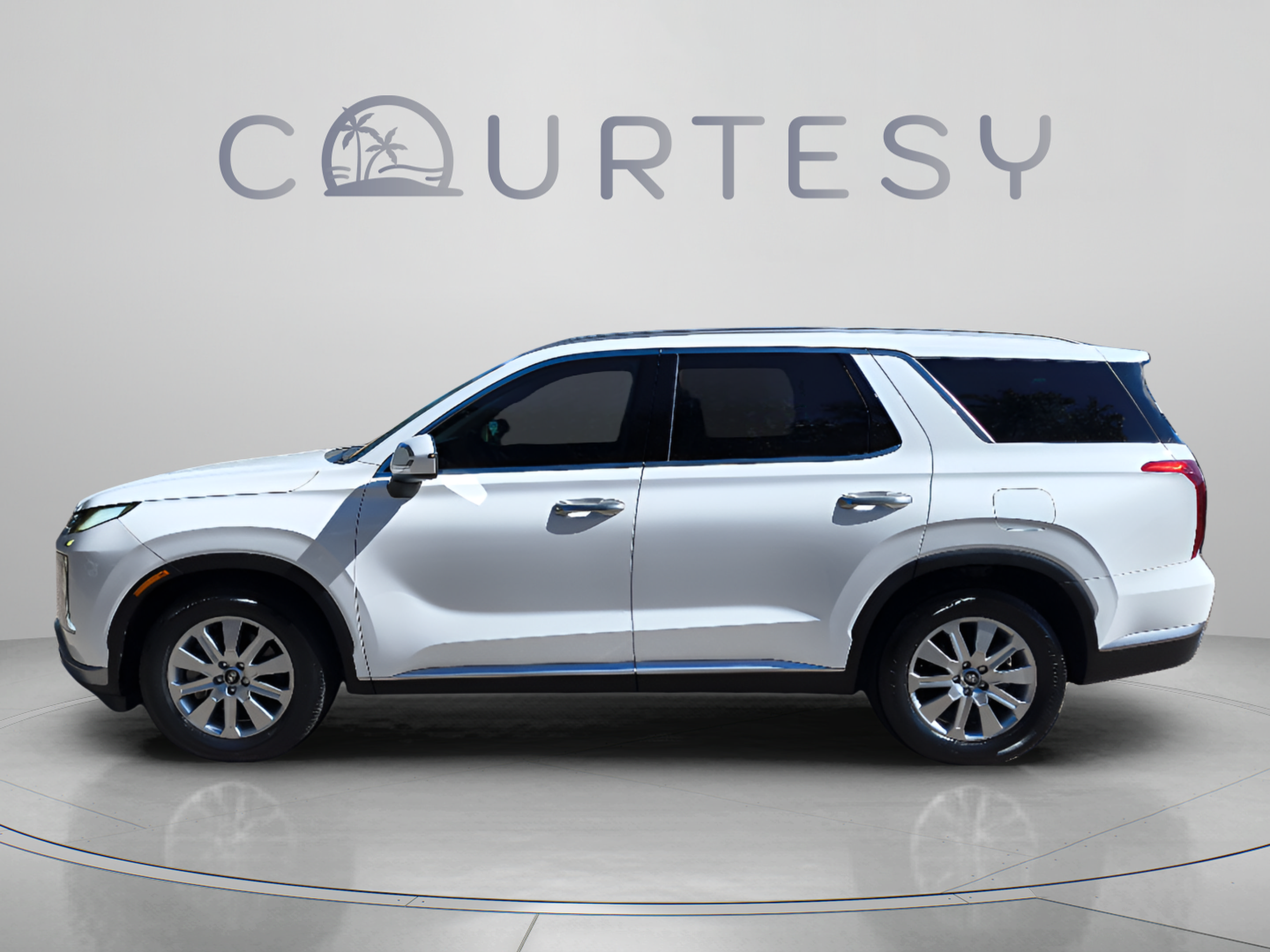 Used 2024 Hyundai Palisade SEL FWD image 2