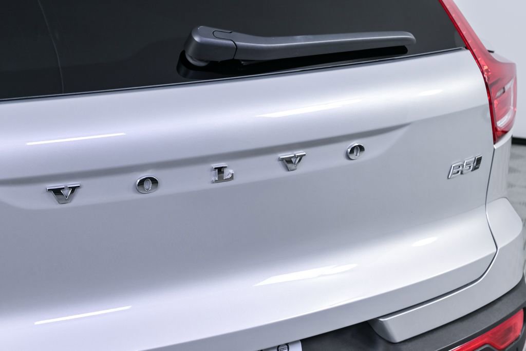 Certified 2025 Volvo XC40 B5 Plus image 37