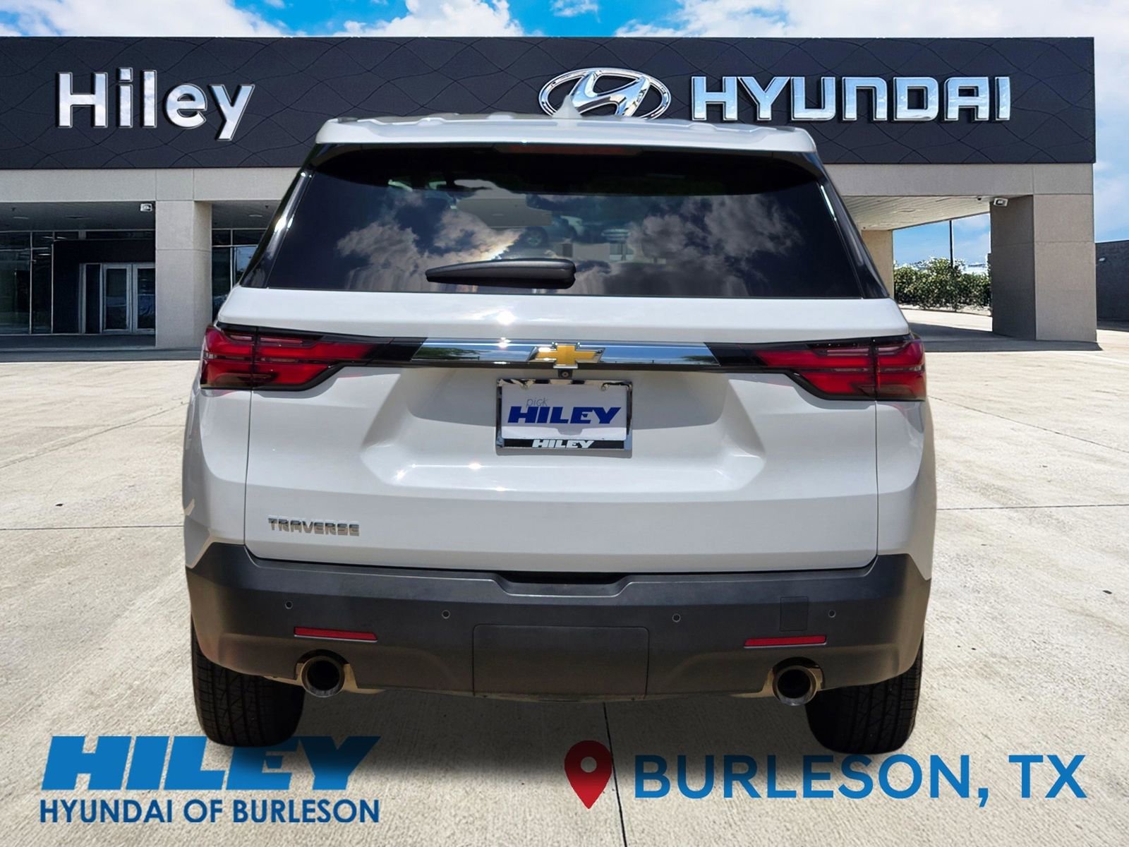 Used 2023 Chevrolet Traverse LS w/ Safety Package FWD image 5