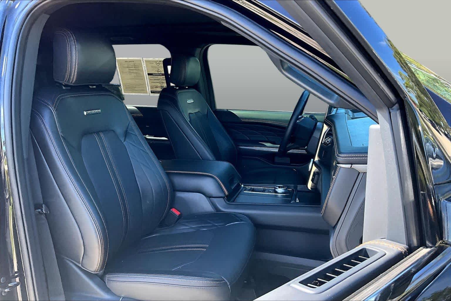 Used 2024 Ford Expedition Platinum RWD image 9