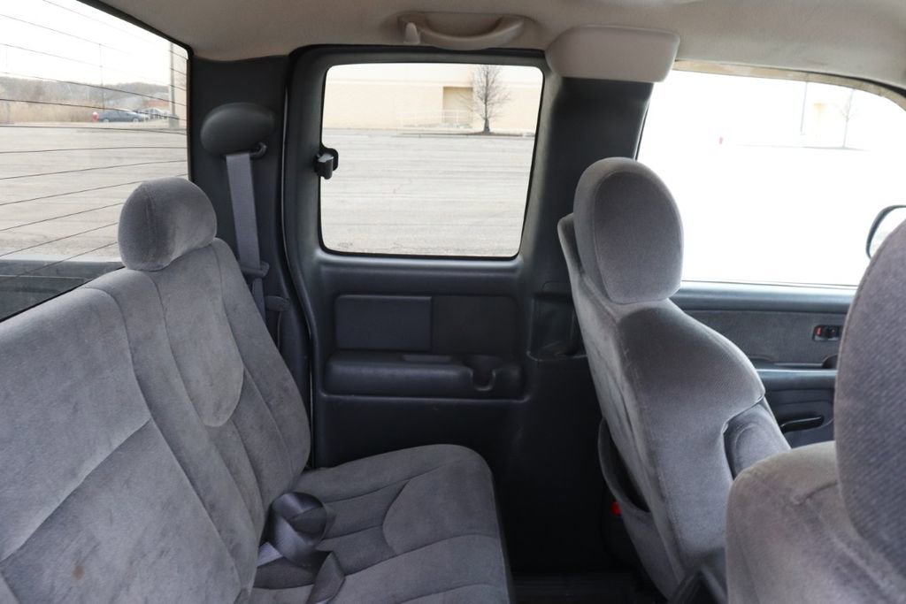 Used 2003 GMC Sierra 3500 SLE image 16