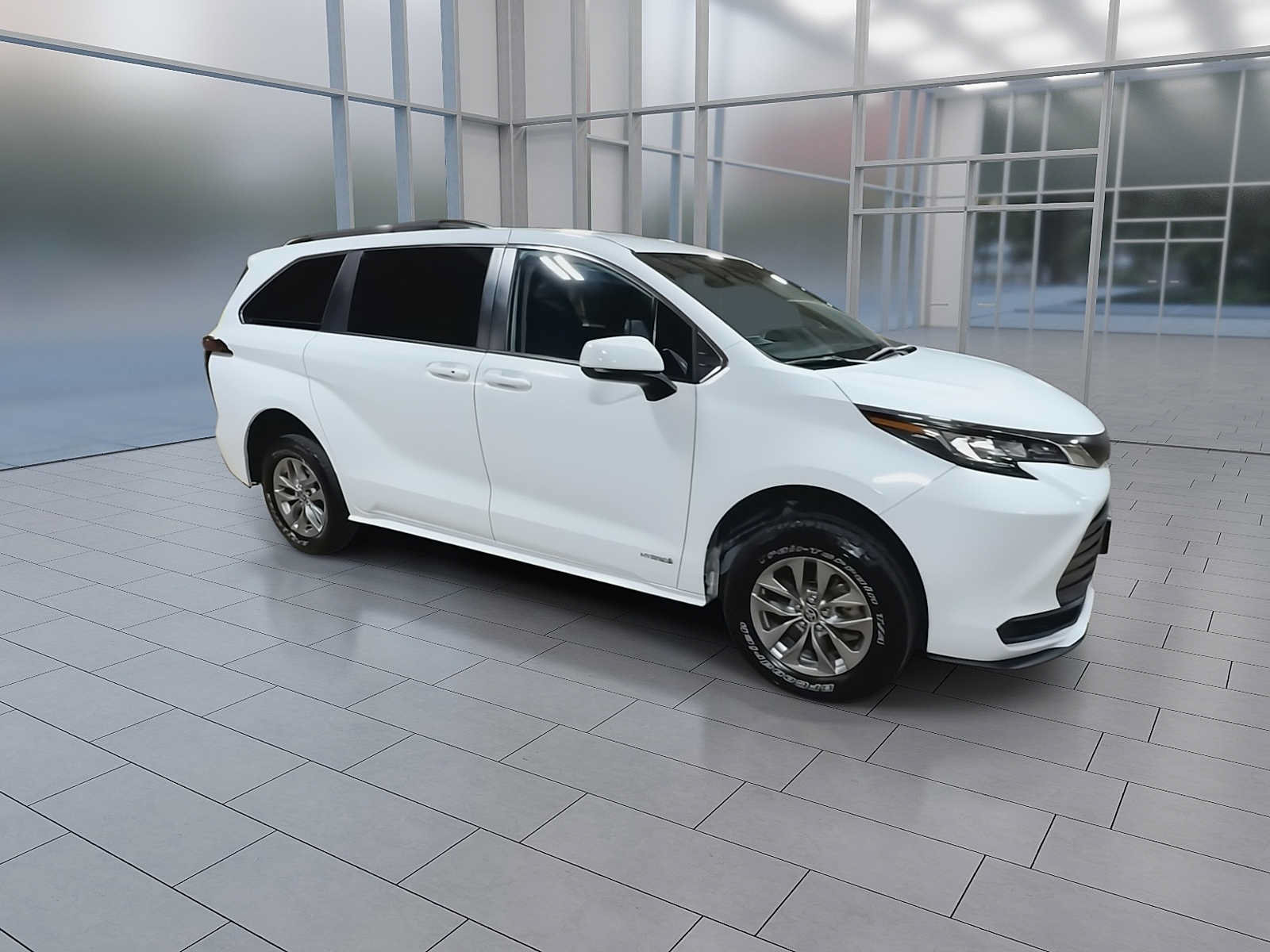 Certified 2021 Toyota Sienna LE AWD/4WD image 2