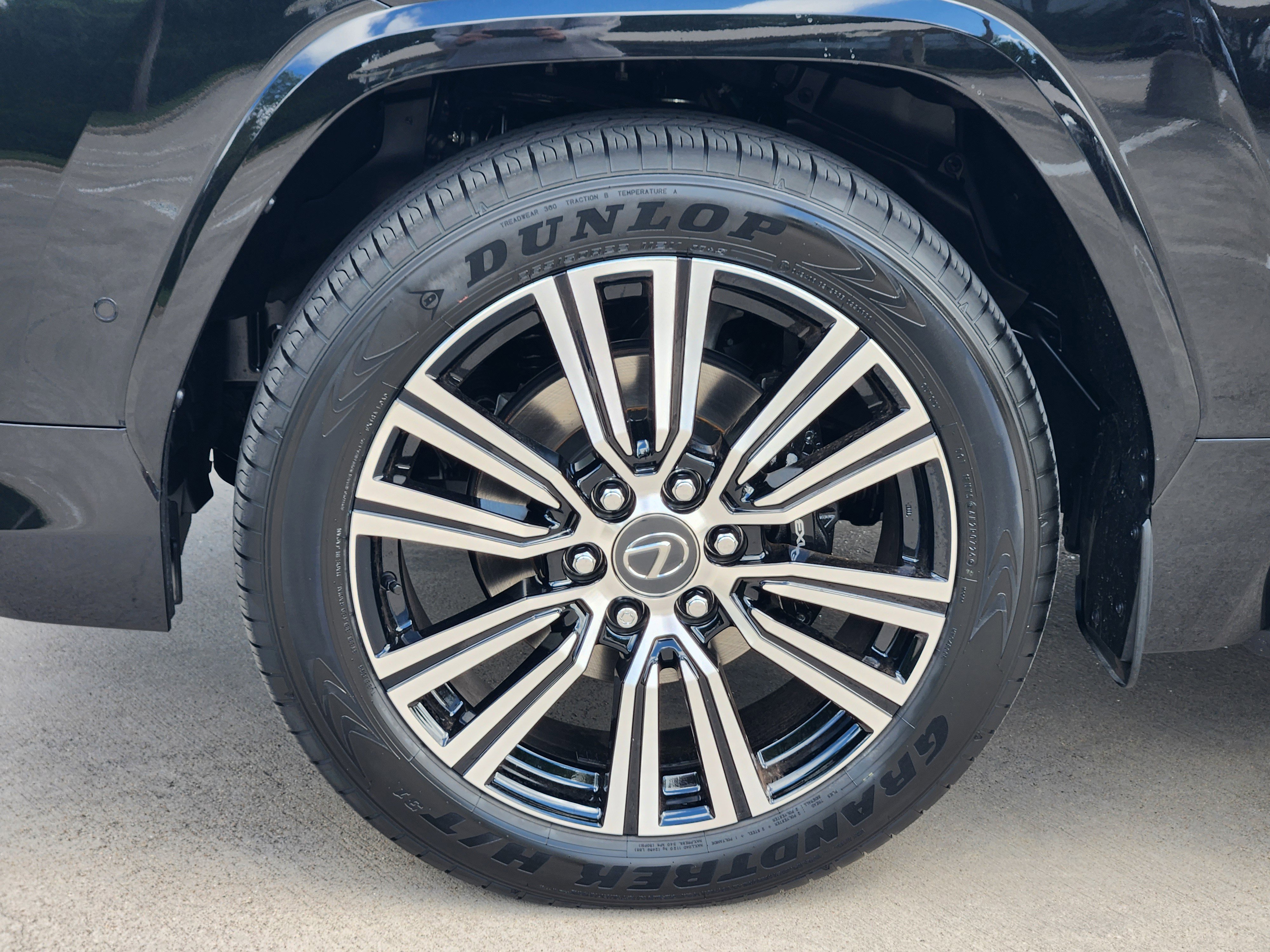 New 2026 Lexus LX 700h Luxury image 6